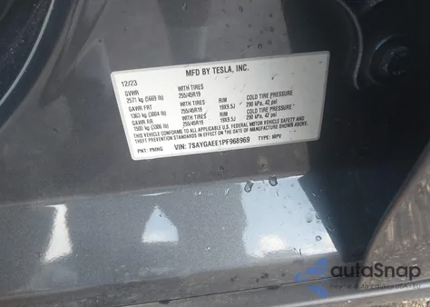 2023 Tesla Model Y z USA, uszkodzony, nr VIN 7SAYGAEE1PF968969